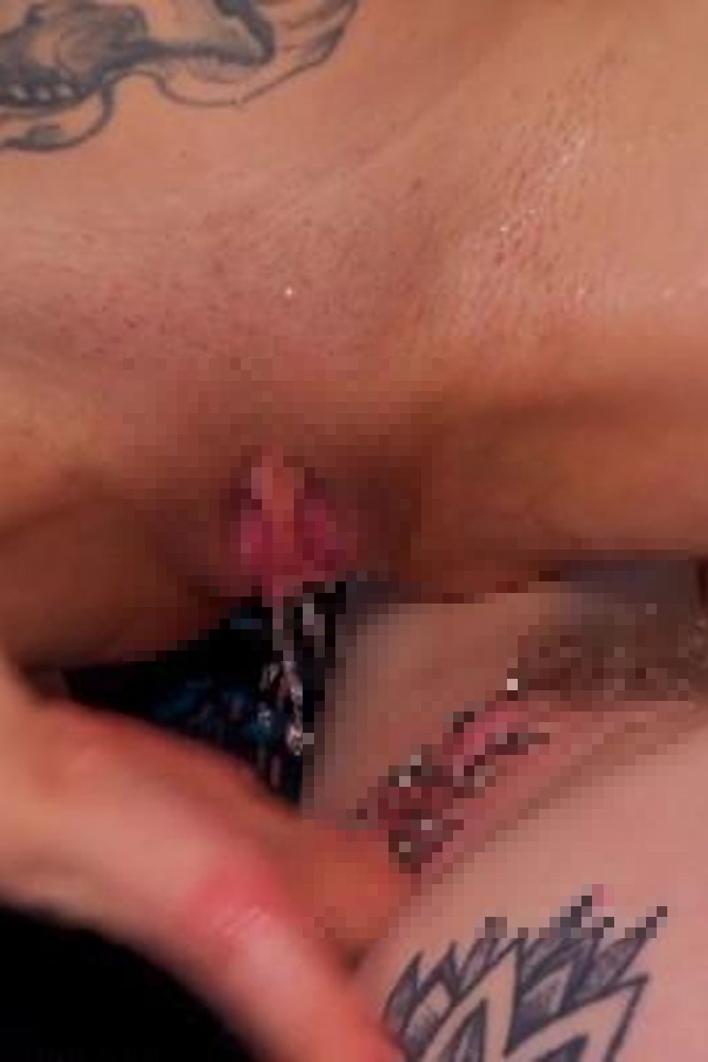 Squirting Lesbians: Rosa Rosebud vs Mistressae And Sybian
