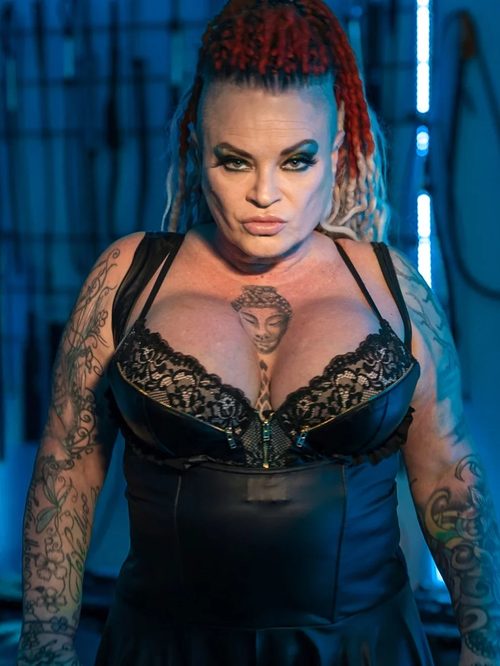 Domina Dark
