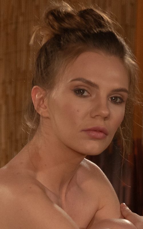 Elina De Leon