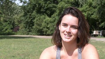 Open legs in the open air: Interview with Nicola